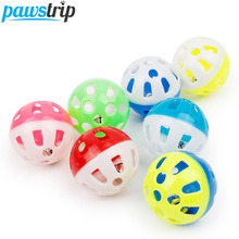 Brinquedos para gatos de plástico 10 embutido com sino pequeno e diâmetro de 3.5cm brinquedo de bola colorida 2024 - compre barato