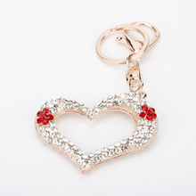 Llavero con forma de corazón y flores, accesorio para llaves de coche, bolso de mano, amuleto de cristal, regalo de cumpleaños y boda 2024 - compra barato