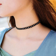 Collar de chenilla corto con remaches de Metal Punk para mujer, gargantilla de moda para mujer, Nueva joyería 2017, venta al por mayor 2024 - compra barato