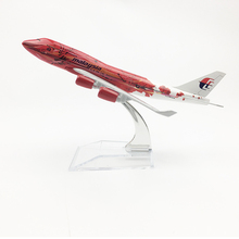 Free shipping Malaysia Airlines aeroplane model big Red flower Boeing 747 airplane 16CM Metal alloy diecast 1:400 airplane model 2024 - buy cheap