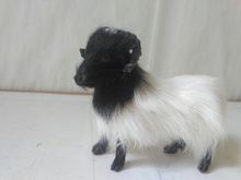 Mini juguete de simulación de oveja, muñeca realista de cabeza negra, regalo de alrededor de 10x11cm 2024 - compra barato