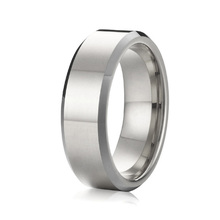 Anillo de titanio personalizado para hombre, 8mm, diseño único, personalizado, alto pulido, anillo alianzas de boda, regalo de aniversario 2024 - compra barato