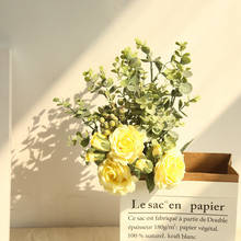 Свадебный букет невесты цветок роза для подружки невесты Эвкалиптовый лист Ягодный букет Искусственные Шелковые цветы розовые свадебные принадлежности 2024 - купить недорого
