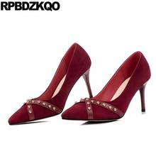 Zapatos de tacón alto sin cordones para mujer, Stiletto rojo vino de lujo, zapatos de diseñador para mujer, pasador de ante de moda, punta estrecha, remache de Metal de 8cm 2024 - compra barato