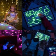 Светящаяся доска для рисования детская забавная развивающая для рисования граффити Рисование планшет Рисование с подсветкой-забавная флуоресцентная ручка обучающая игрушка 2024 - купить недорого