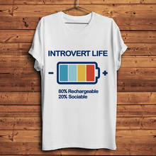 Camiseta geek con forma de batería para hombre, camisa divertida de vida introvertida, blanca, de manga corta, informal, hipster, unisex 2024 - compra barato