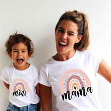 Camiseta de manga corta con estampado de arco iris para madre e hija, ropa de moda para madre e hija, 1 unidad 2024 - compra barato