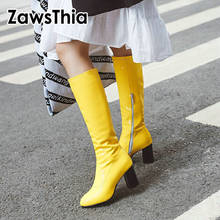 ZawsThia красочные зеленые желтые красные оранжевые черные сапоги до колена из лакированной искусственной кожи блестящие женские эластичные сапоги на блочном высоком каблуке 2024 - купить недорого