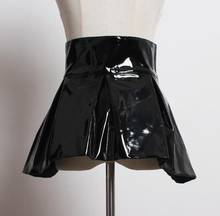 Женское подиумное платье из лакированной искусственной кожи, широкий пояс R958 2024 - купить недорого
