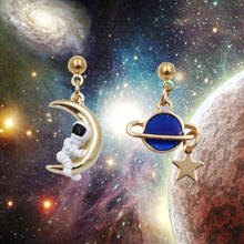 Pendientes estrella borla de Luna para mujer, aretes de sillín asimétricos para mujer, aretes de astronautas con temperamento, joyería 2024 - compra barato