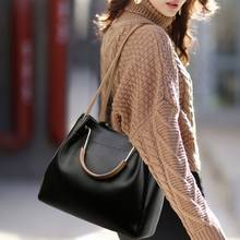 Офисная дамская сумочка из натуральной кожи, модные вместительные однолямочные сумки через плечо, Классическая Женская деловая простая черная сумка-мешок 2024 - купить недорого