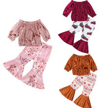 Комплект из 2 предметов, пикантная Одежда для маленьких девочек топ с длинными рукавами и открытыми плечами + расклешенные брюки с цветочным принтом 2024 - купить недорого