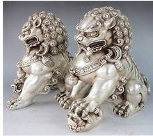 Frete grátis um par de estátua do cachorro foo fu leão prateado do tibete feng shui chinês 2 peças decoração de jardim em bronze 2024 - compre barato