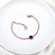 Pulseira de ouro rosa feminina, bracelete de aço inoxidável para mulheres, simples, preta, com numerais romanos, em ouro rosa 2024 - compre barato