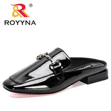 Royyna 2021 novos designers de couro patente chinelo dedo do pé quadrado em forma de coração de metal mulas plana chinelo feminino casual sapatos festa senhora 2024 - compre barato