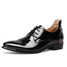 Zapatos de vestir de charol para hombre, calzado de piel sintética con relieve de cocodrilo, a la moda, para negocios, boda, Brogue 2024 - compra barato