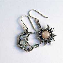 Pendientes de piedra lunar con incrustaciones de sol y luna para mujer, aretes tejidos de Metal, Retro, a la moda, accesorios de joyería para fiesta 2024 - compra barato