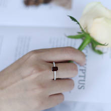 Женское кольцо из серебра 925 пробы, с натуральным красным гранатом 2024 - купить недорого