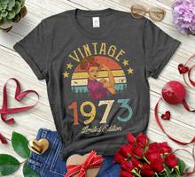 Винтажные 1973 Ограниченная серия 48th подарок на день рождения в винтажном стиле; Женская футболка бабушка мамин жене, футболки с короткими рукавами для девочек и застежкой-молнией на спине, с круглым вырезом 2024 - купить недорого