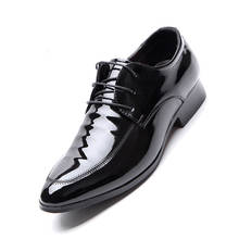 Zapatos de vestir con punta puntiaguda para hombre, calzado Formal Oxford de cuero y laca, color negro brillante, clásico, de marca de lujo, para boda 2024 - compra barato