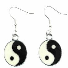 Brincos gota góticos tai chi fofuros pretos brancos design esmalte yin yang brinco pendurado para mulheres presente bbf jóias goth bijuteria 2024 - compre barato