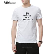 Мужская футболка с принтом Trust Me I'm A Train Driver, летняя повседневная хлопковая футболка с короткими рукавами и принтом железной дороги, комедия 2024 - купить недорого
