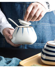 Caja de cerámica azul y blanca japonesa para condimentos, caja de condimentos para el hogar, tanque de sal, botella de condimentos con cuchara 2024 - compra barato