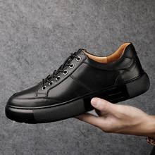 Sapatos masculinos de couro legítimo, calçados casuais respiráveis da moda para outono e verão, de grife, 2020 2024 - compre barato