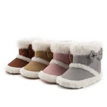 Новые детские ботинки обувь с бантом для малышей теплые пушистые мягкие Нескользящие ботинки для первых шагов зимние детские мокасины 2024 - купить недорого