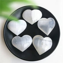 Coração-em forma de selenite natural pedra preciosa coração reiki cura chakra gipsita pedra presente de natal para namorada 2024 - compre barato