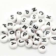 Doreenbeads miçangas de acrílico, miçangas planas em preto e branco, alfabeto aleatório/letra faça você mesmo, jóias para fazer cerca de 7mm de diâmetro, 60 peças 2024 - compre barato