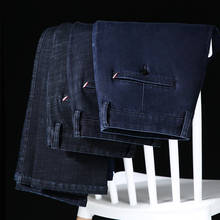 Джинсы мужские прямые деловые в классическом стиле, черные/синие джинсовые брюки из высококачественной ткани, Брендовые брюки, осень 2020 2024 - купить недорого