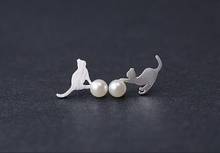Jisensp-pendientes de perlas delicadas con gato para mujer, joyería de moda, pendientes de gatito Animal encantador, aretes 2024 - compra barato
