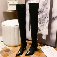 Botas altas hasta el muslo con hebilla de cristal para mujer, zapatos por encima de la rodilla, calcetín elástico, estilo extraño 2024 - compra barato