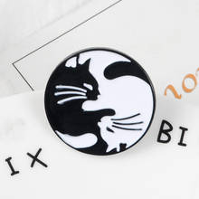 Булавки для кошек Yin Yang, черно-белые Броши с двумя кошками, Значки для кошек Yin yang, ювелирные изделия для кошек Kitty, ювелирные изделия 2024 - купить недорого