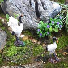 Estatua en miniatura de Mini Grulla de resina, juguete de plástico con corona roja, figuritas de animales de aves realistas, suministros de jardín de hadas 2024 - compra barato