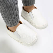 Весенне-осенняя Новая удобная обувь на мягкой подошве для маленьких мальчиков и девочек 0-18 месяцев однотонная Повседневная прогулочная обувь для младенцев 2024 - купить недорого