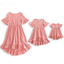 Платье для мамы и дочки, летнее, однотонное, с оборками 2024 - купить недорого