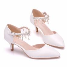 Sandalias de tacón alto de cristal Queen para mujer, zapatos de punta estrecha de 5cm, con diamantes de imitación, color blanco, para verano 2024 - compra barato