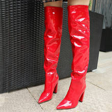 Зимние женские плиссированные сапоги из лакированной искусственной кожи 2020, однотонные красные, черные женские ботфорты на блочном высоком каблуке, сапоги до бедра 2024 - купить недорого
