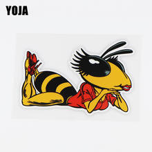 Yoja 11.9x7.9cm menina sexy dos desenhos animados abelha padrão vinil adesivo de carro decalque engraçado decoração 19a-0032 2024 - compre barato