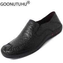 Moda masculina sapatos casuais mocassins de couro genuíno masculino verão respirável deslizamento no sapato homem apartamentos sapatos de condução para homem grande tamanho 2024 - compre barato