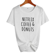 Женская хипстерская футболка Netflix, черно-белая хлопковая Футболка с принтом кофейных пончиков, топы для лета, 2018 2024 - купить недорого