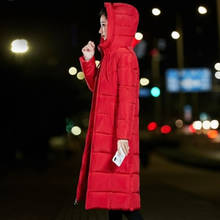 Chaqueta gruesa de algodón con capucha para mujer, abrigo largo ajustado coreano de talla grande 6XL, con cremallera, color negro y rojo, para invierno 2024 - compra barato