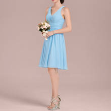 A-Line v-образным вырезом длиной до колена шифоновое платье подружки невесты с рюшами 2024 - купить недорого
