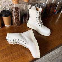 Ботинки «Челси» на плоской платформе с массивной подошвой; женская дизайнерская модная обувь; цвет белый, черный; кожаные ботинки в байкерском стиле 2024 - купить недорого