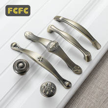 FCFC-manija de bronce Vintage para armario de cocina, pomos de cajón, tiradores de puerta de armario antiguos, manija de muebles 2024 - compra barato