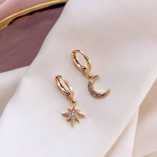 Pendientes colgantes geométricos para mujer, aretes asimétricos dorados de estrella y Luna, joyería linda de moda coreana 2020 2024 - compra barato