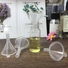 Plástico transparente mini pequenos funis para perfume líquido óleo essencial enchimento garrafa vazia cozinha ferramenta 2024 - compre barato