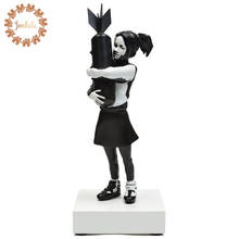 Hugger de bomba de Arte Moderno, estatua de resina de arte callejero de chica, decoración de escritorio de 32CM, en negro, blanco, rojo y blanco, regalo creativo para el hogar 2024 - compra barato